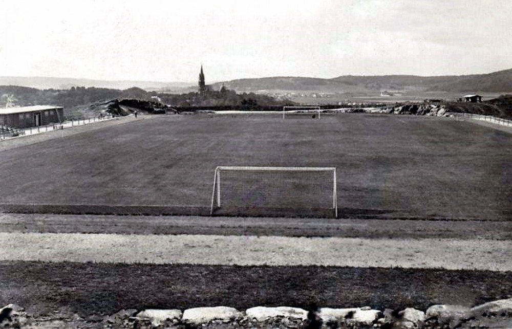 Vy från 1940-talet. På Kvarnbyvallen spelade bland annat Fässbergs IF sina hemmamatcher. Hämtat från Mölndals hembygdsmuseum- Mölndals Stadsmuseum.